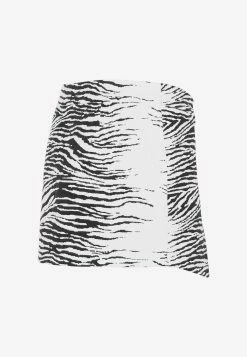 The Attico Cloe Animal Print Mini Skirt Monochrome 6 The Attico Cloe Animal Print Mini Skirt Monochrome -Evening Dresses Popular Store 01122022 604