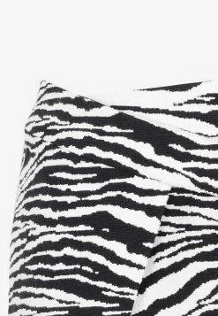 The Attico Cloe Animal Print Mini Skirt Monochrome 7 The Attico Cloe Animal Print Mini Skirt Monochrome -Evening Dresses Popular Store 01122022 605